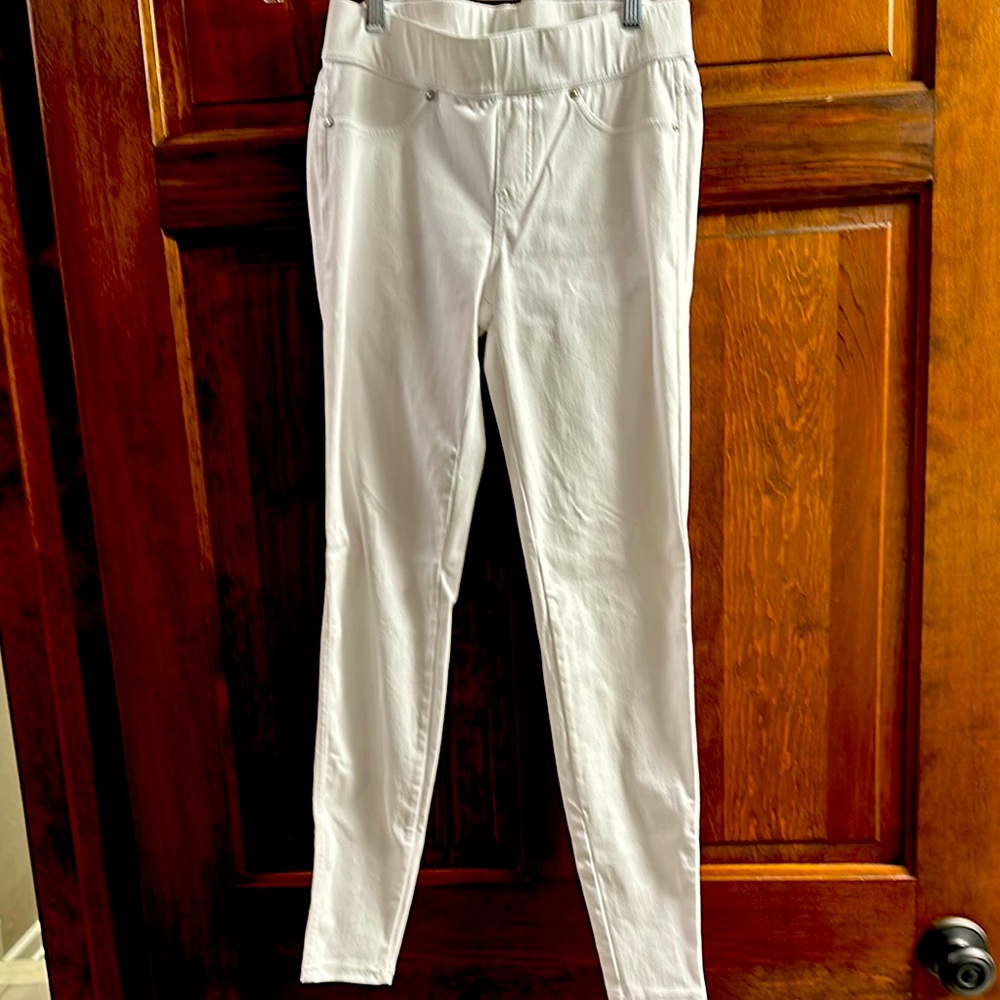 Simply Vera Wang white jeggings with back pockets
